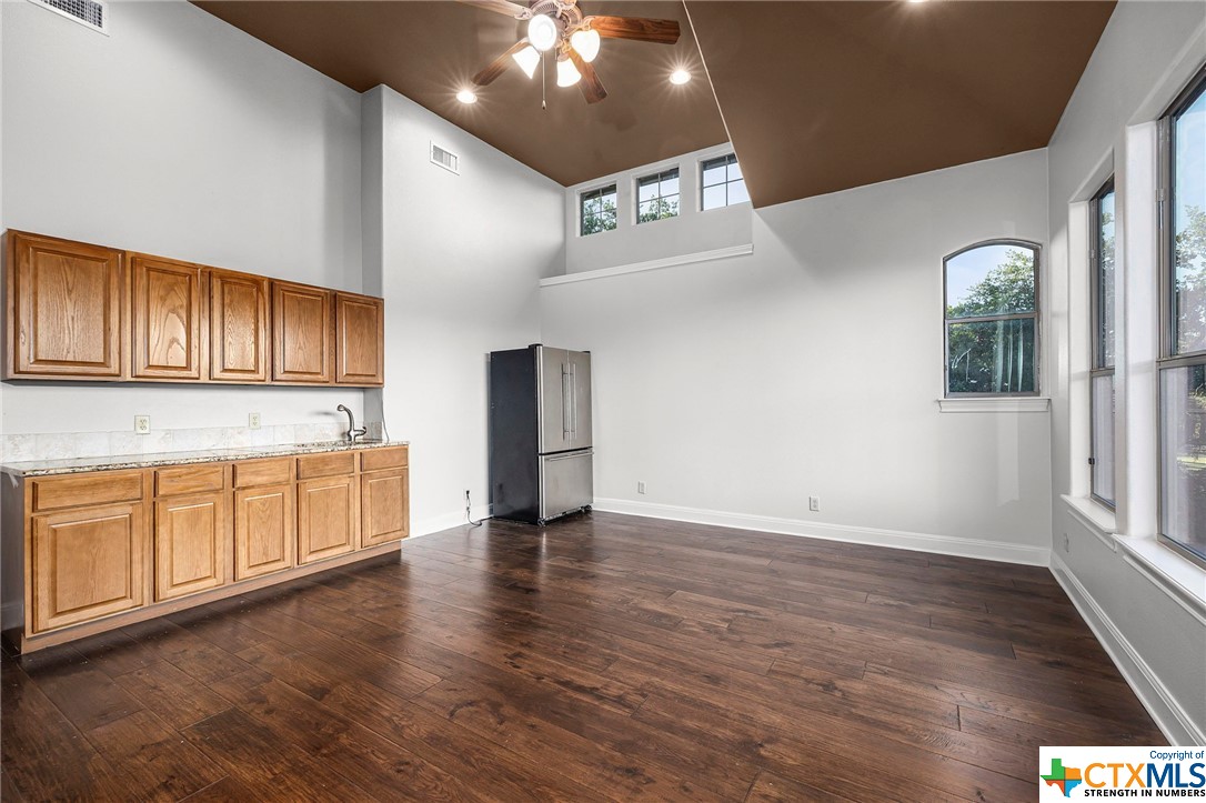10320 Hunters Path