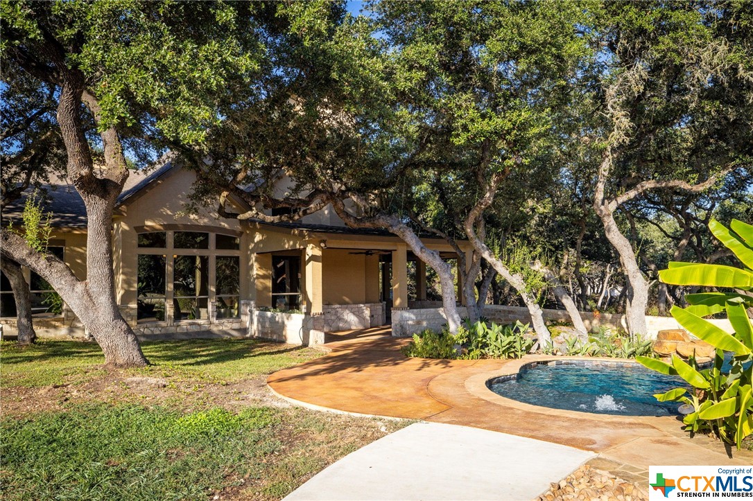 10320 Hunters Path