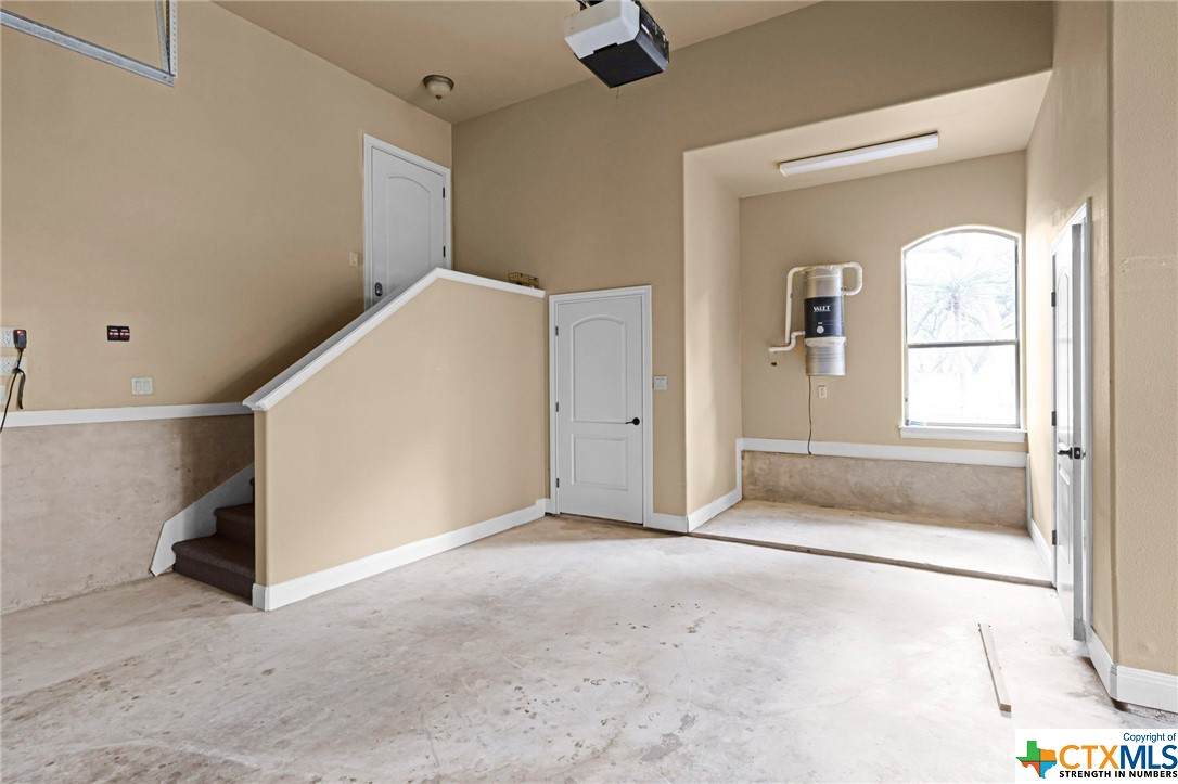 10320 Hunters Path