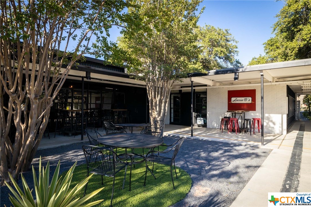 225 N Saunders Street