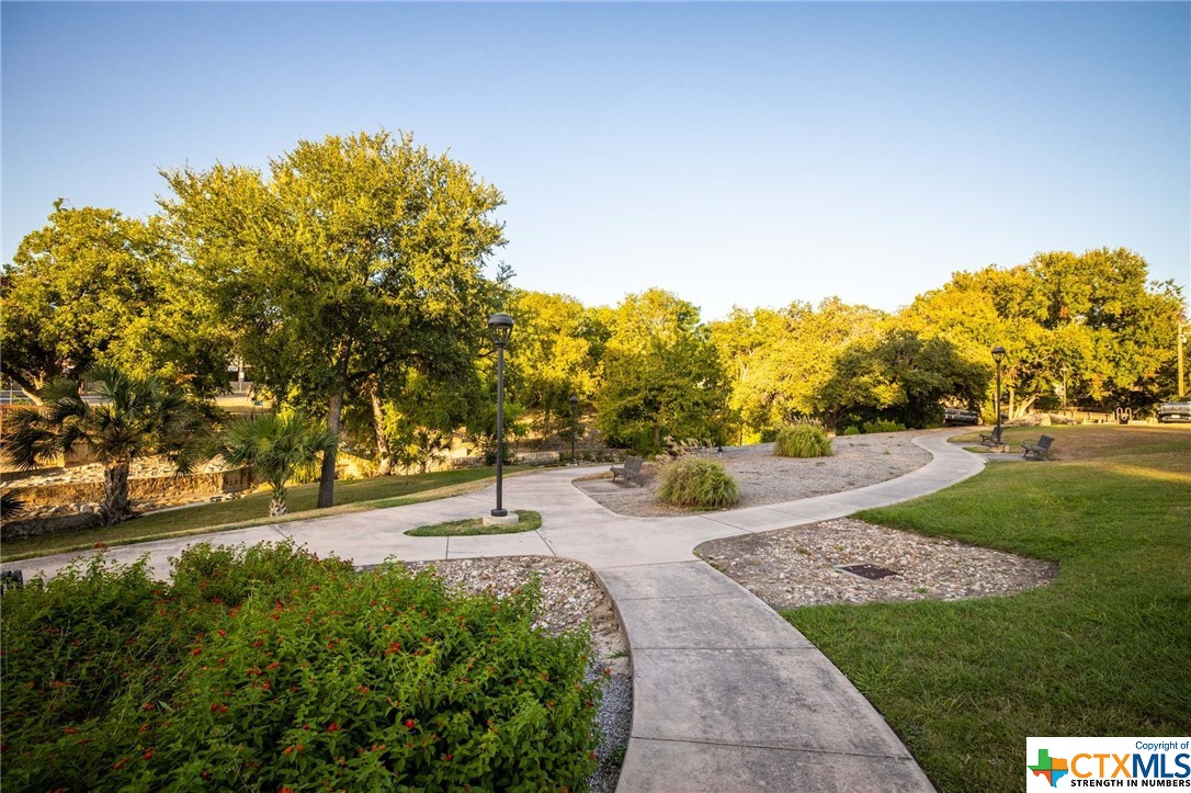 225 N Saunders Street