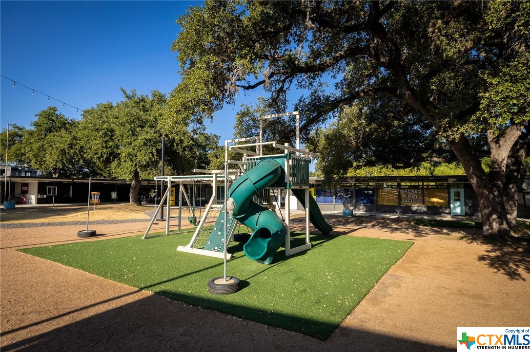 225 N Saunders Street