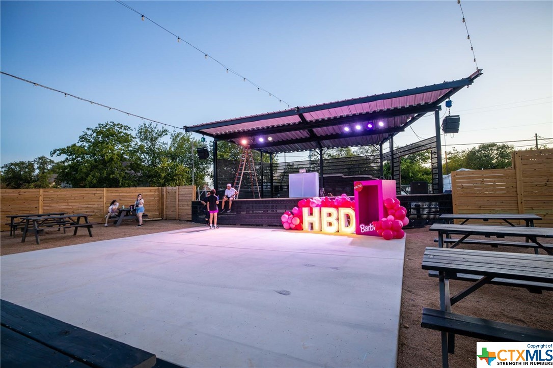 225 N Saunders Street