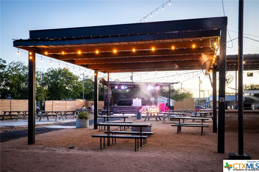 225 N Saunders Street