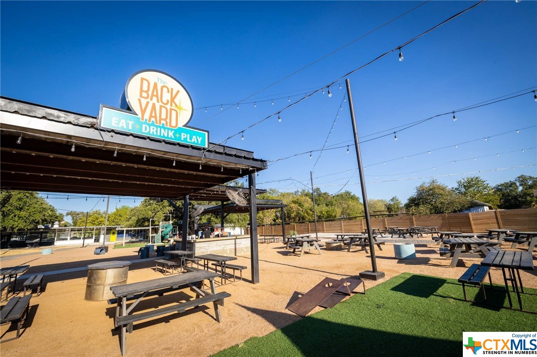 225 N Saunders Street