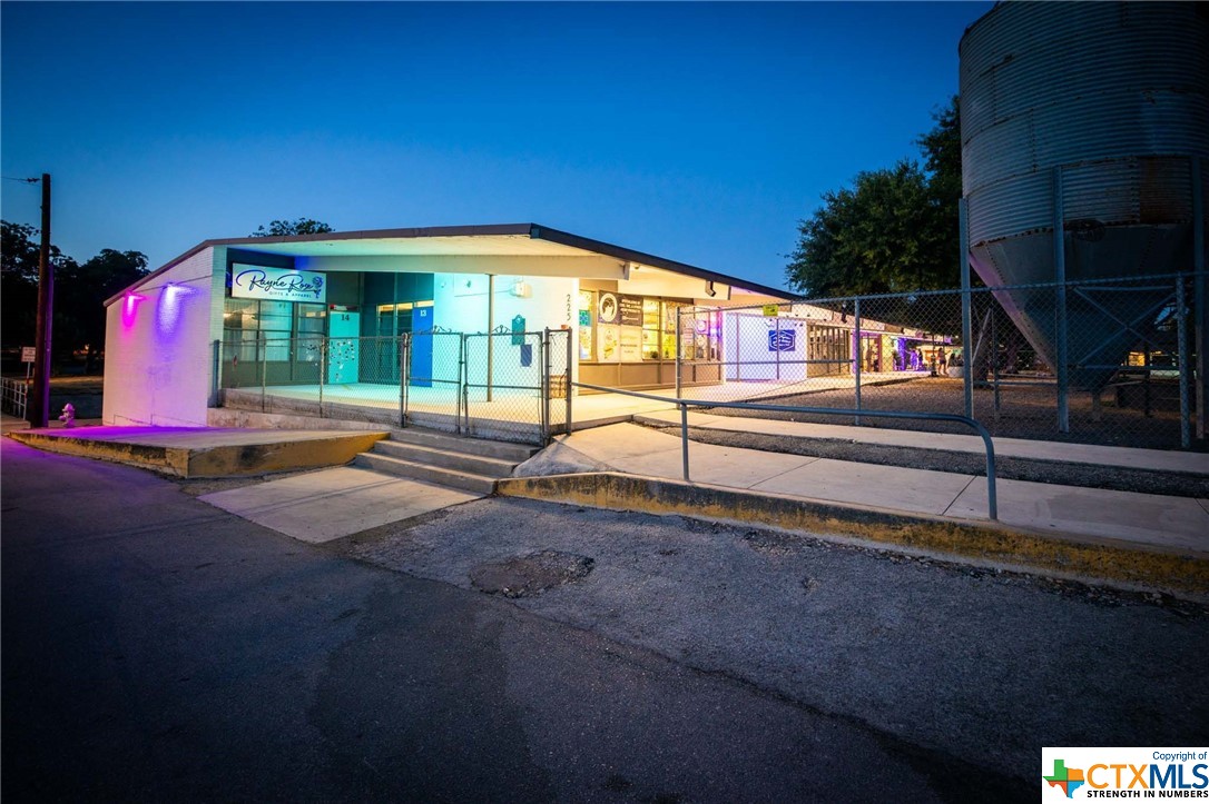 225 N Saunders Street