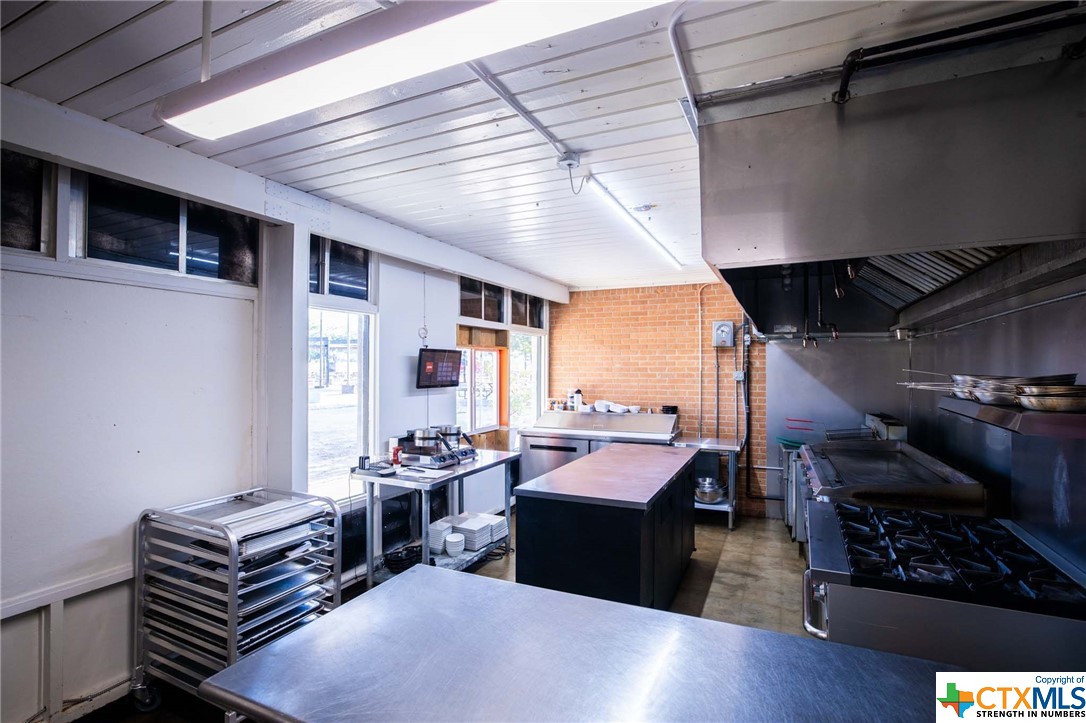 225 N Saunders Street