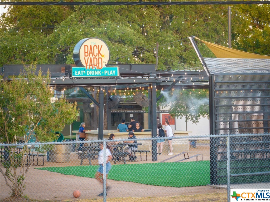 225 N Saunders Street