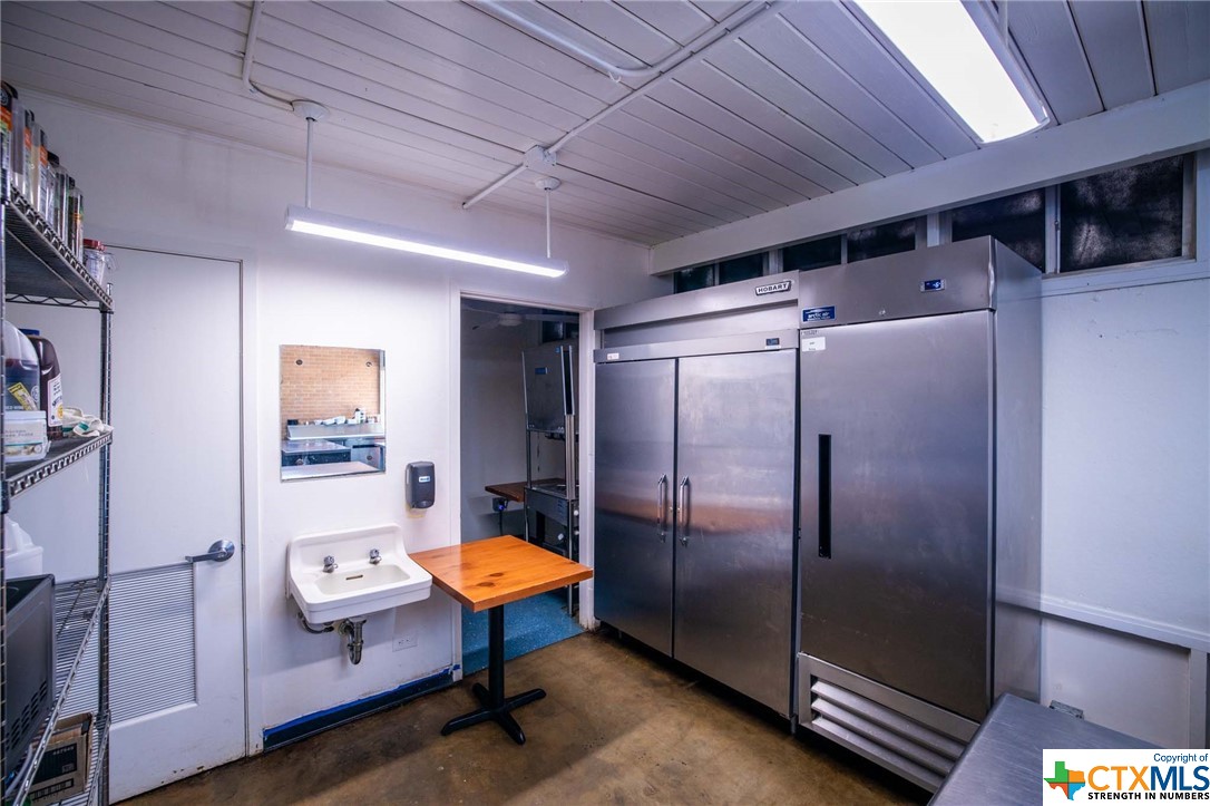 225 N Saunders Street