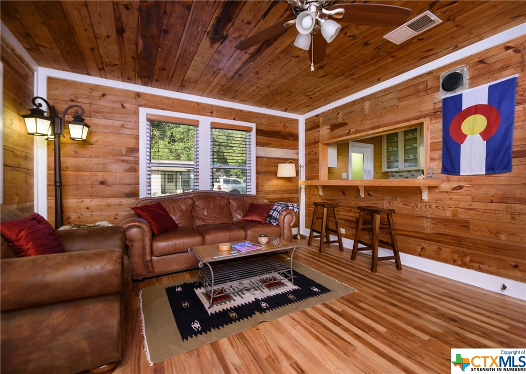 311 Lakeview Boulevard