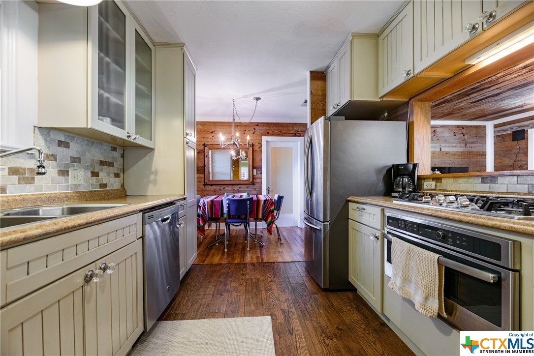 311 Lakeview Boulevard