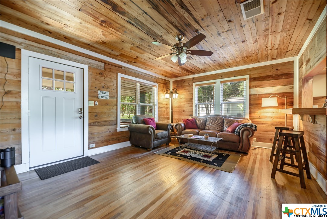 311 Lakeview Boulevard