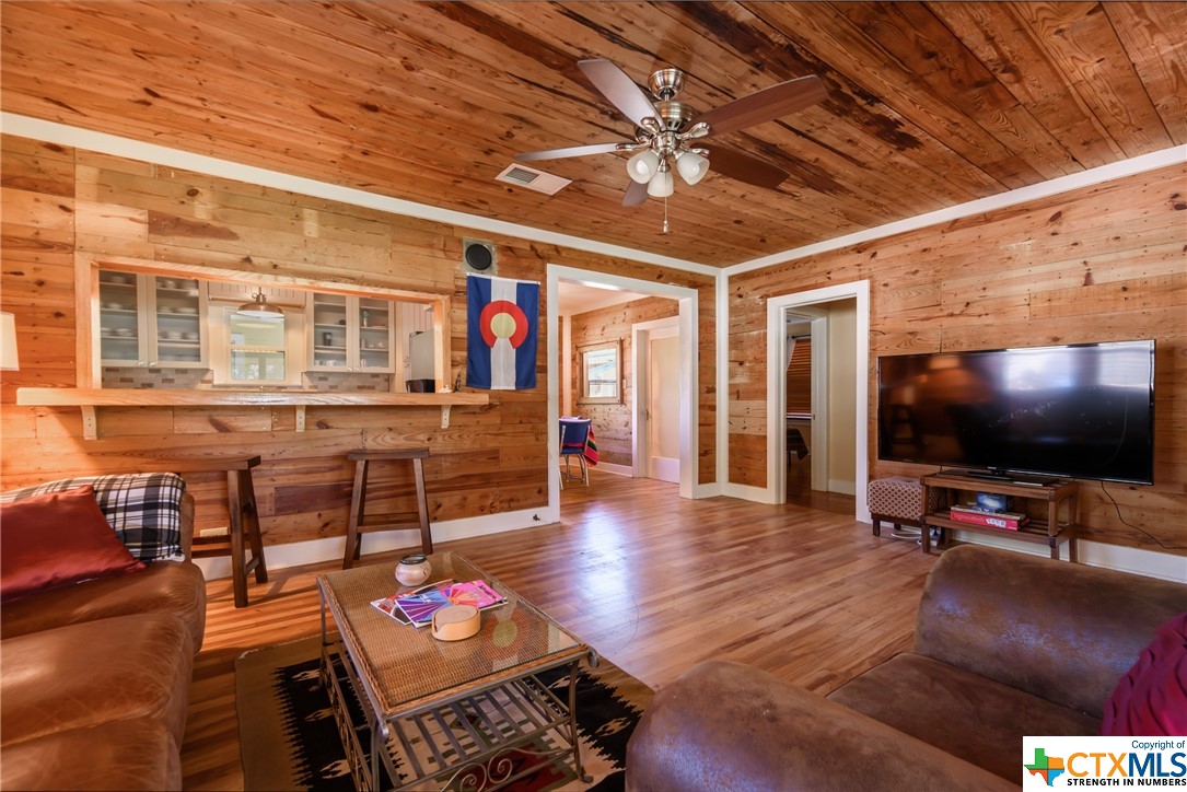 311 Lakeview Boulevard