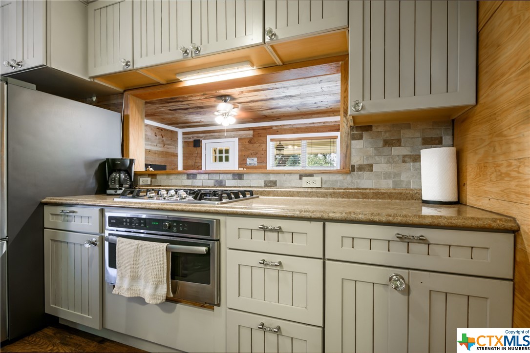 311 Lakeview Boulevard