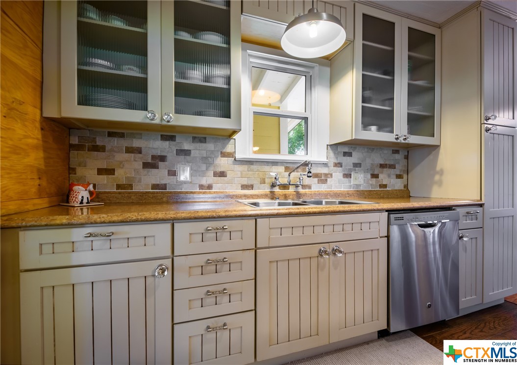 311 Lakeview Boulevard