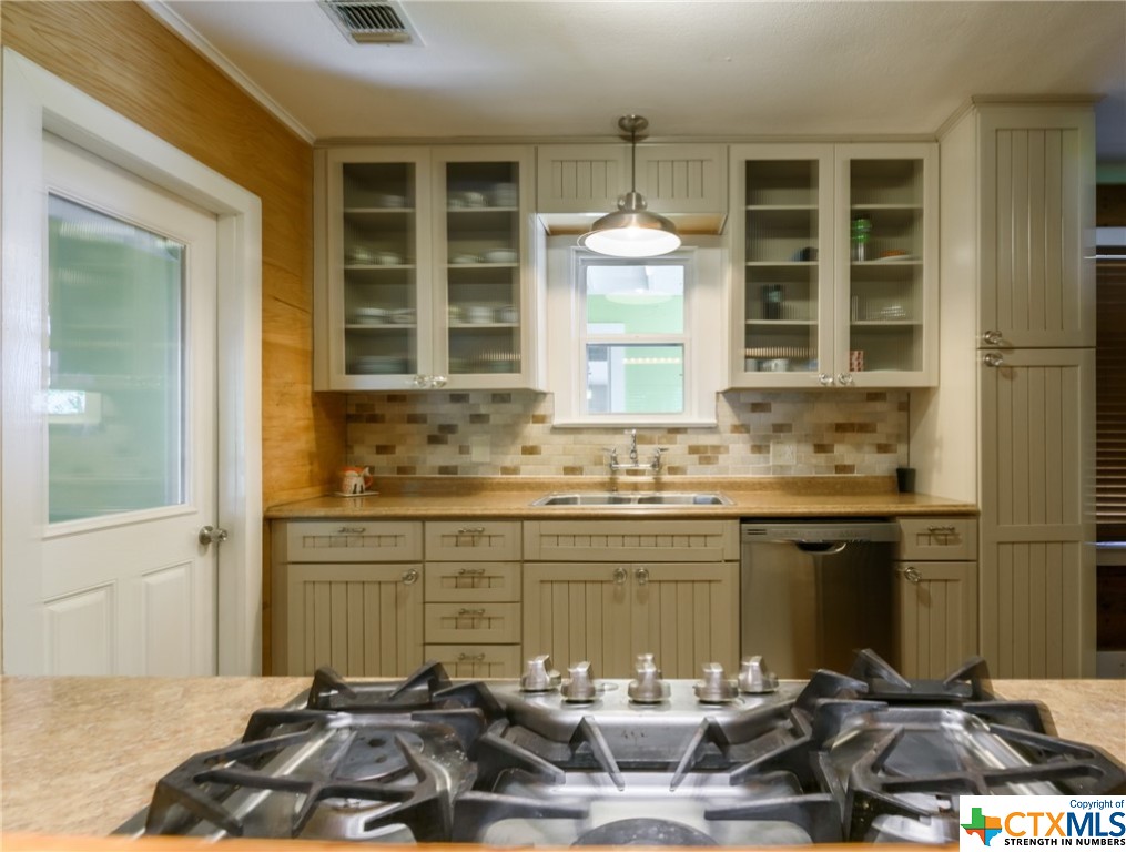 311 Lakeview Boulevard