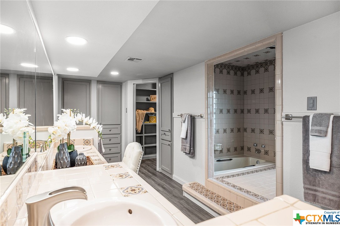 1210 Settlers Way