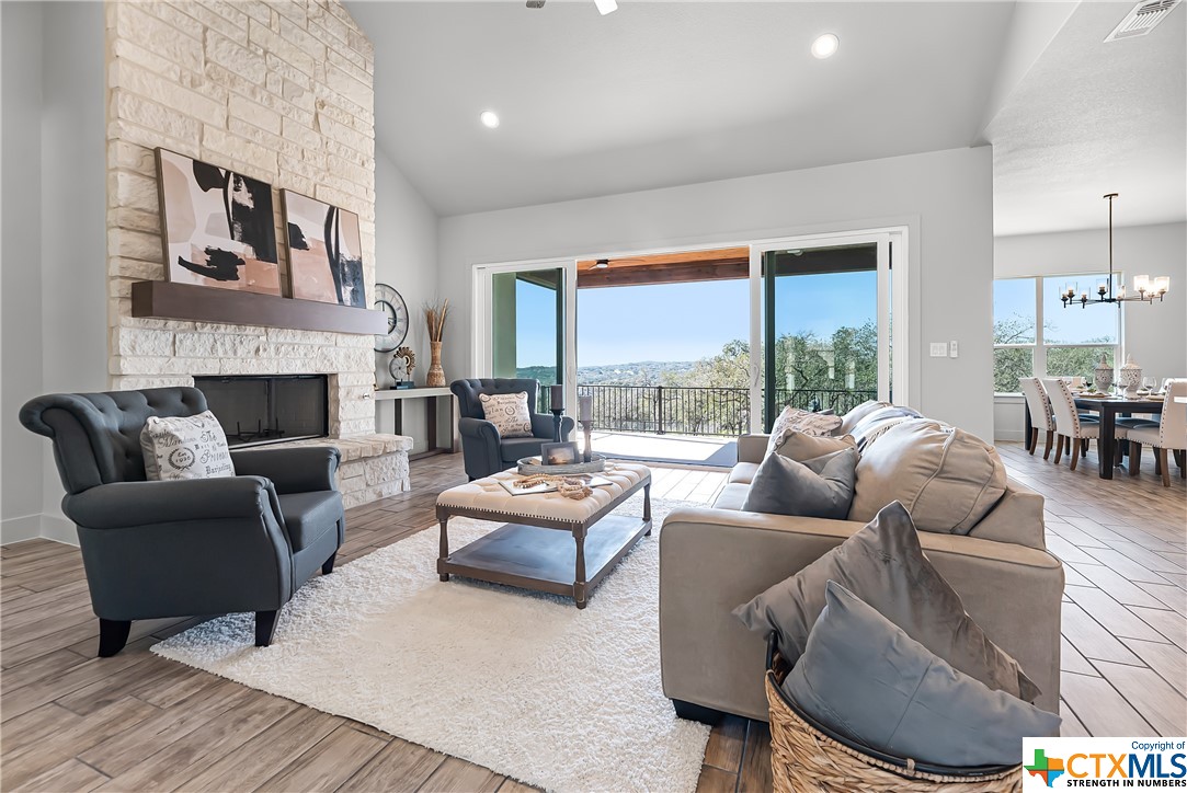518 Paradise Hills