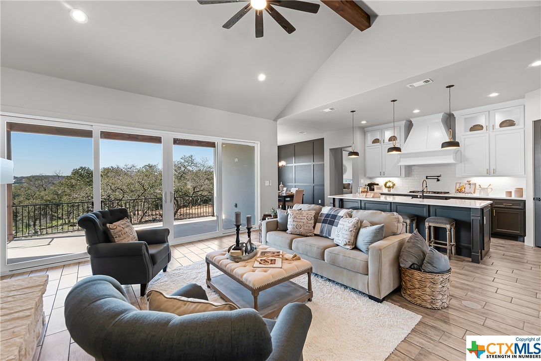 518 Paradise Hills