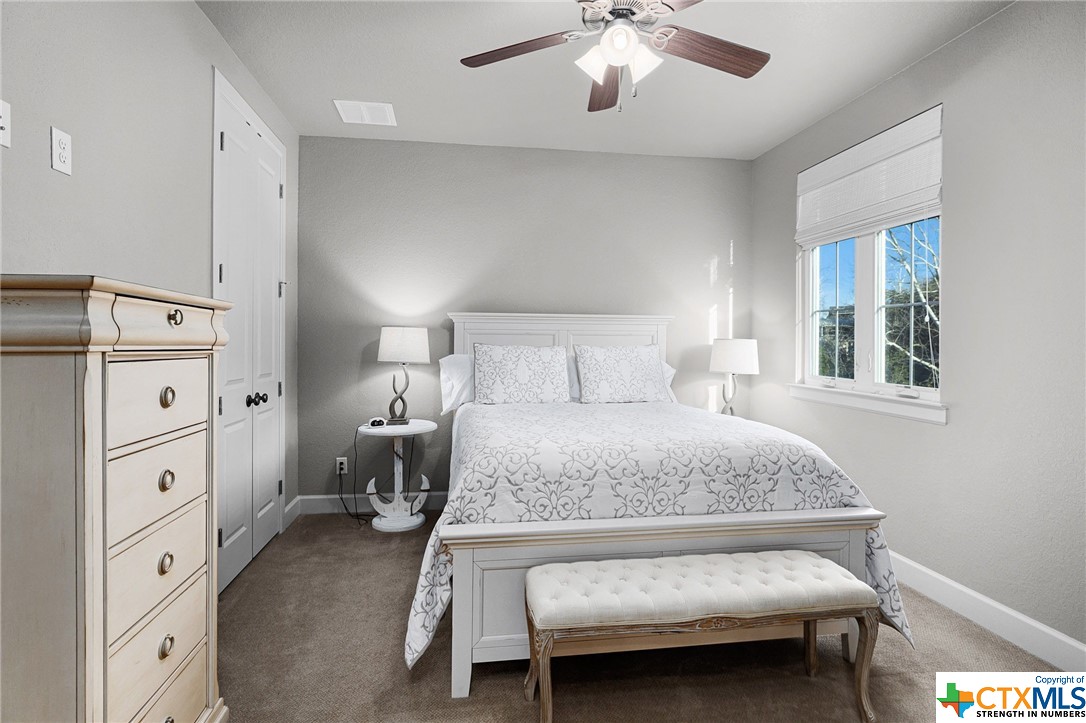 961 Hillcrest Forest