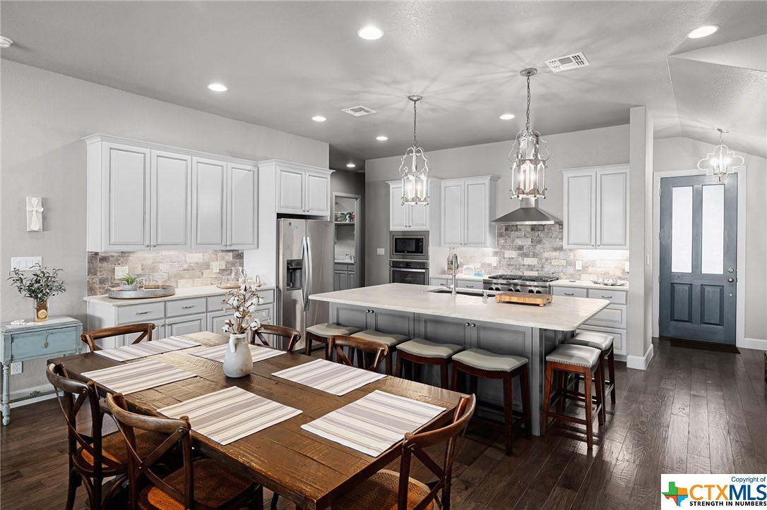 961 Hillcrest Forest