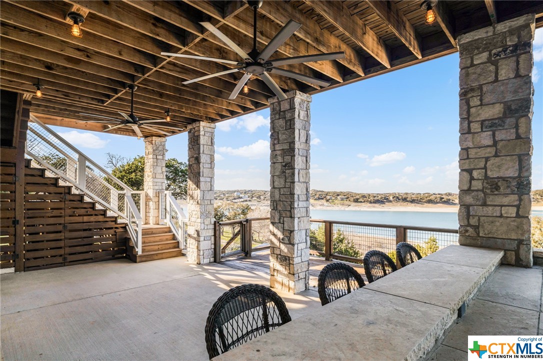 961 Hillcrest Forest