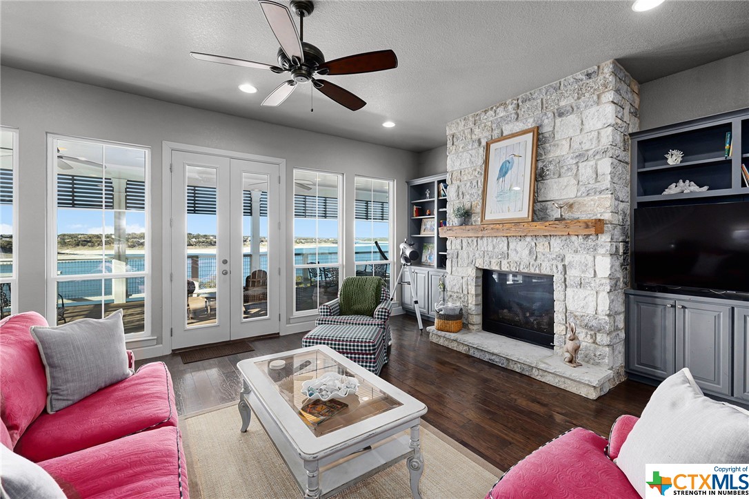 961 Hillcrest Forest