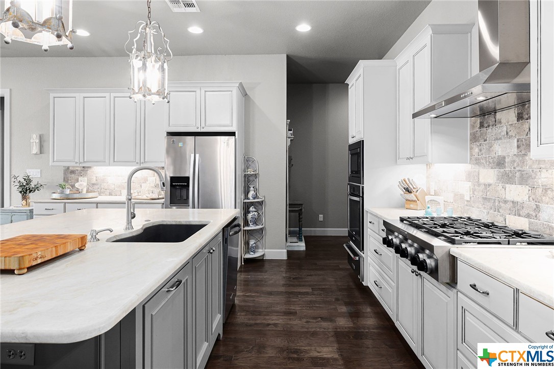 961 Hillcrest Forest