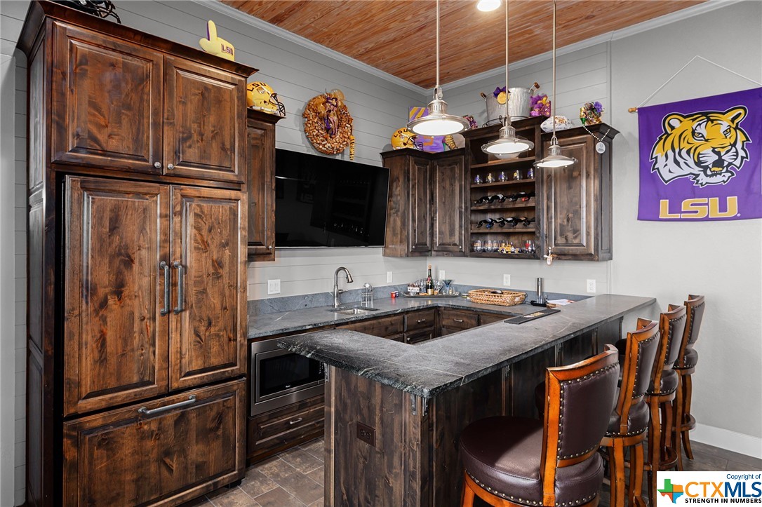 961 Hillcrest Forest