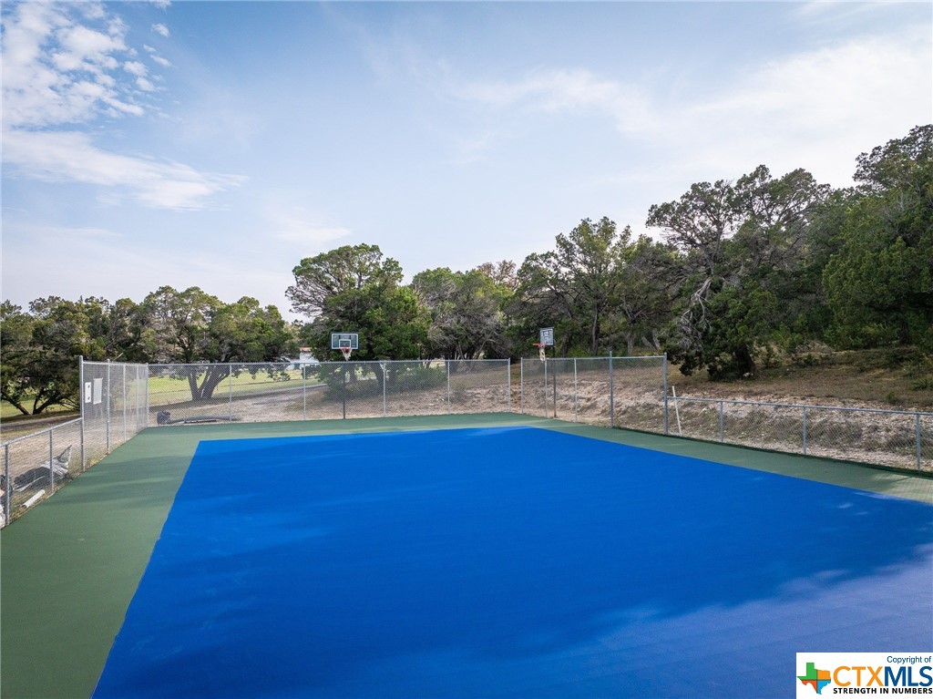 961 Hillcrest Forest