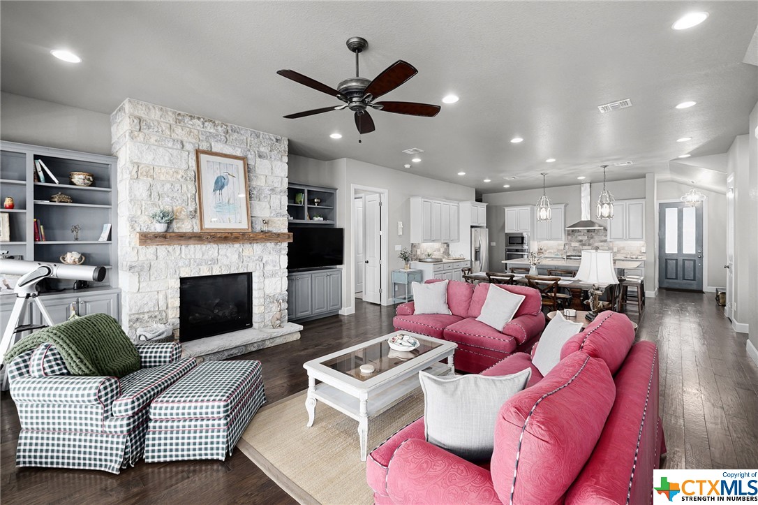 961 Hillcrest Forest