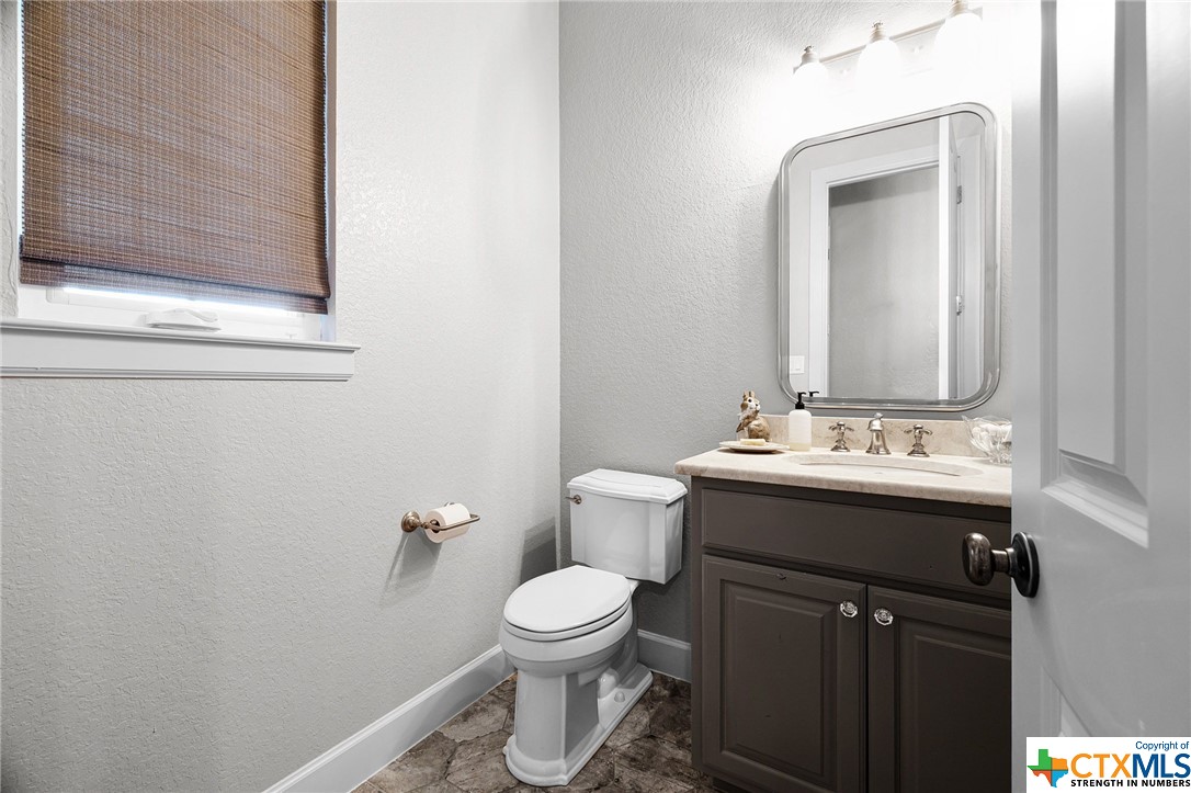 961 Hillcrest Forest