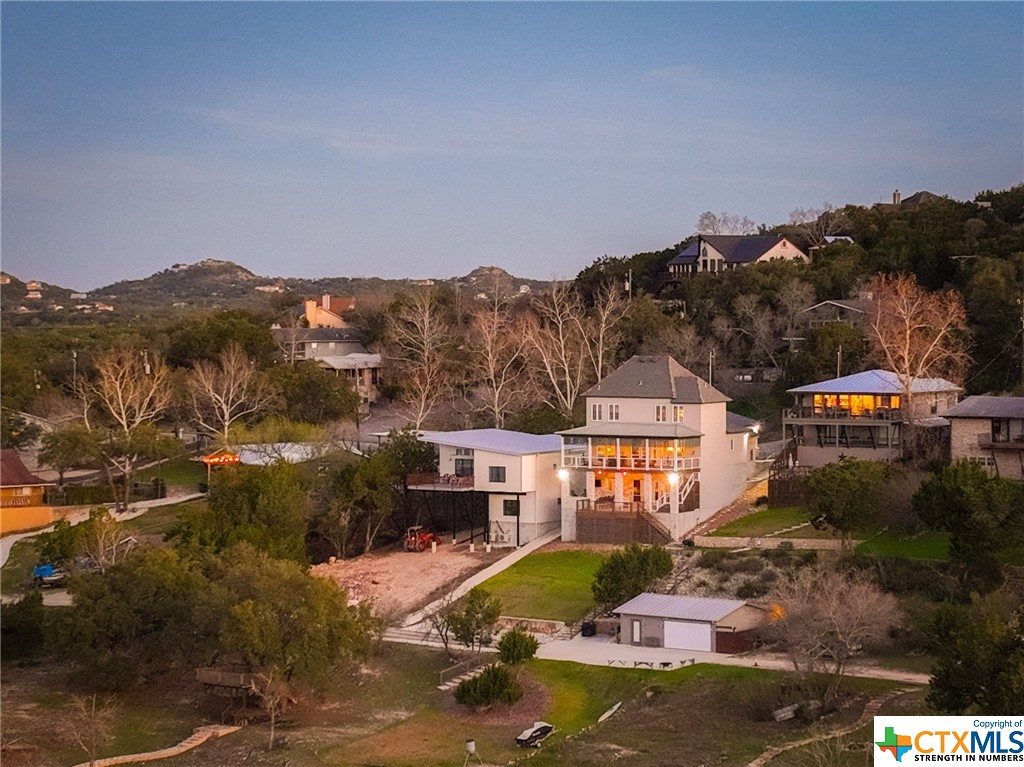 961 Hillcrest Forest