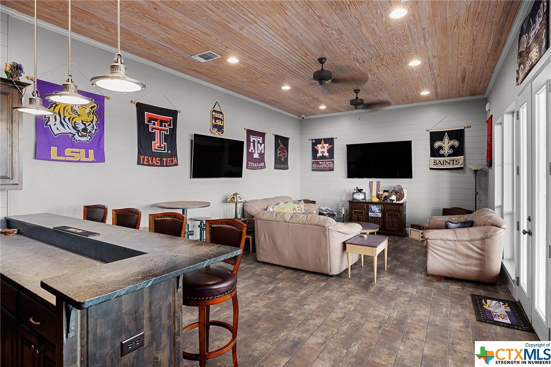 961 Hillcrest Forest