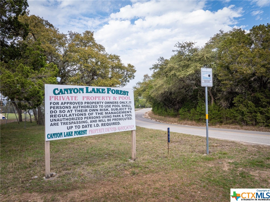 961 Hillcrest Forest