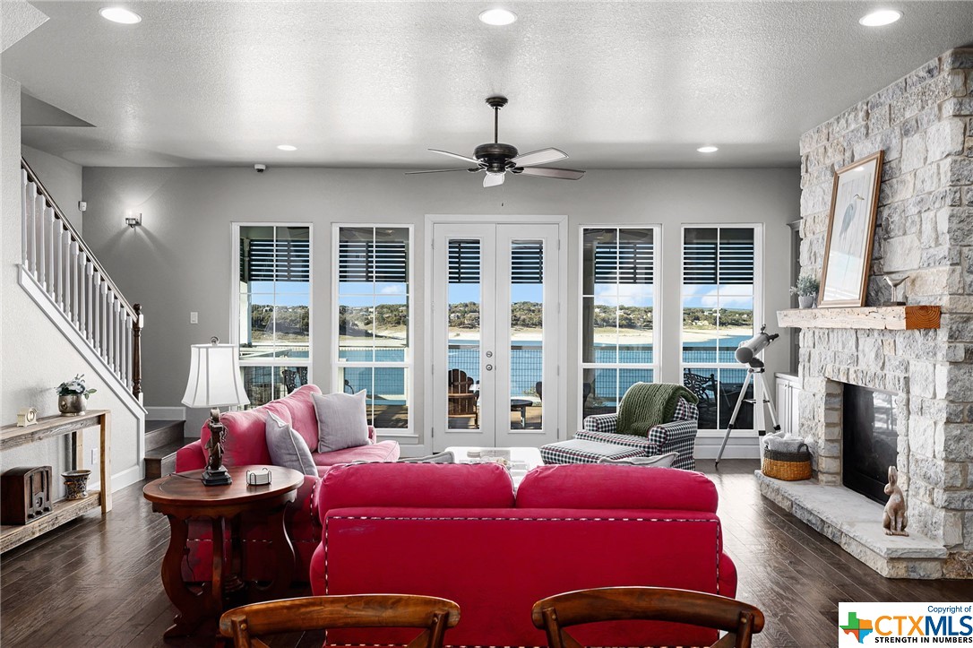 961 Hillcrest Forest