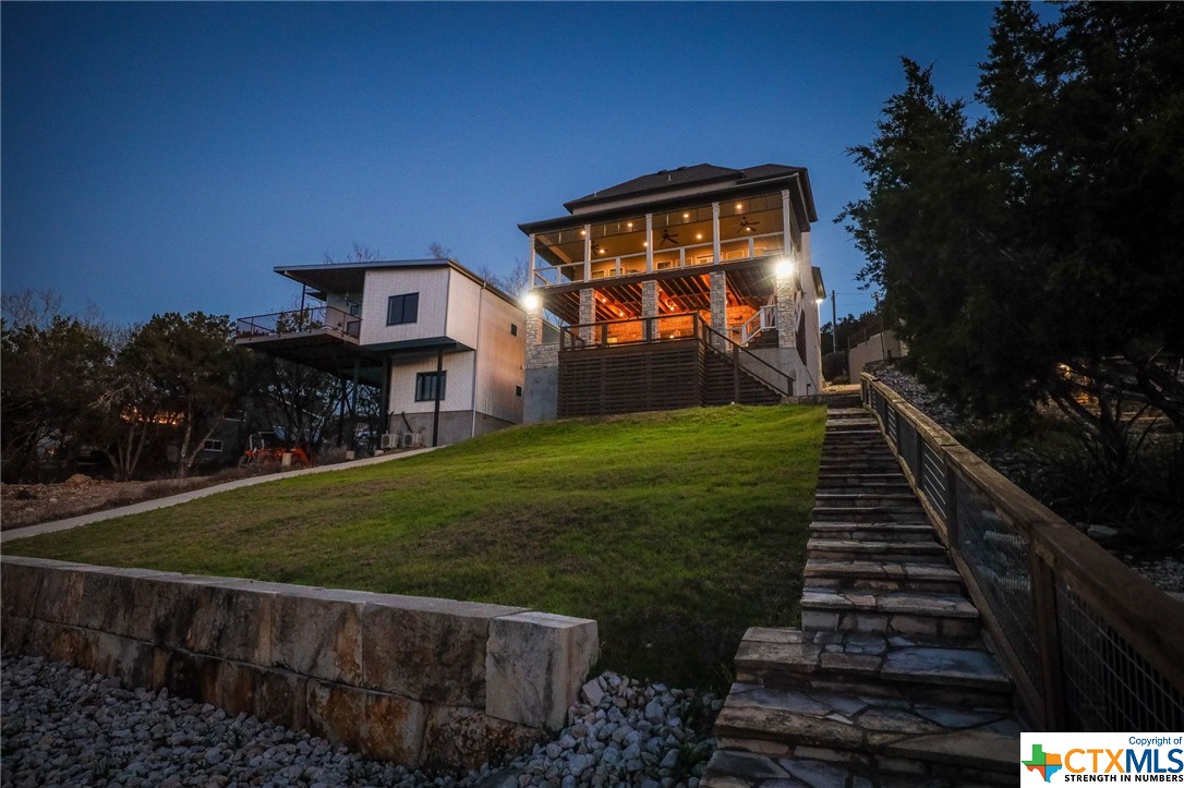 961 Hillcrest Forest