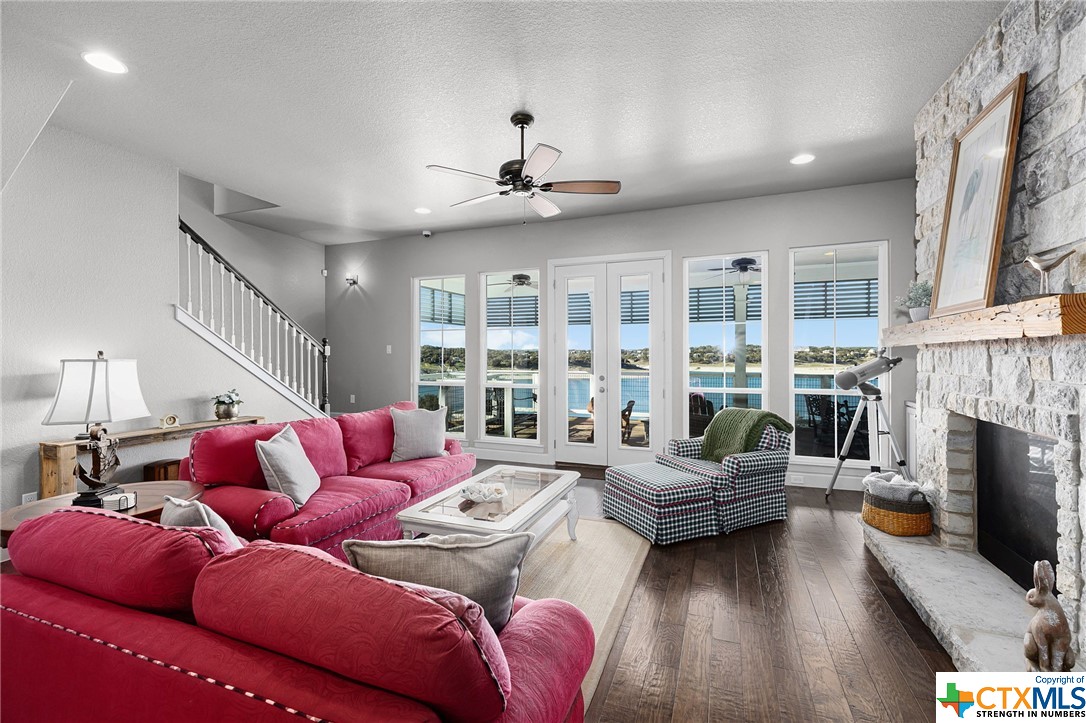 961 Hillcrest Forest