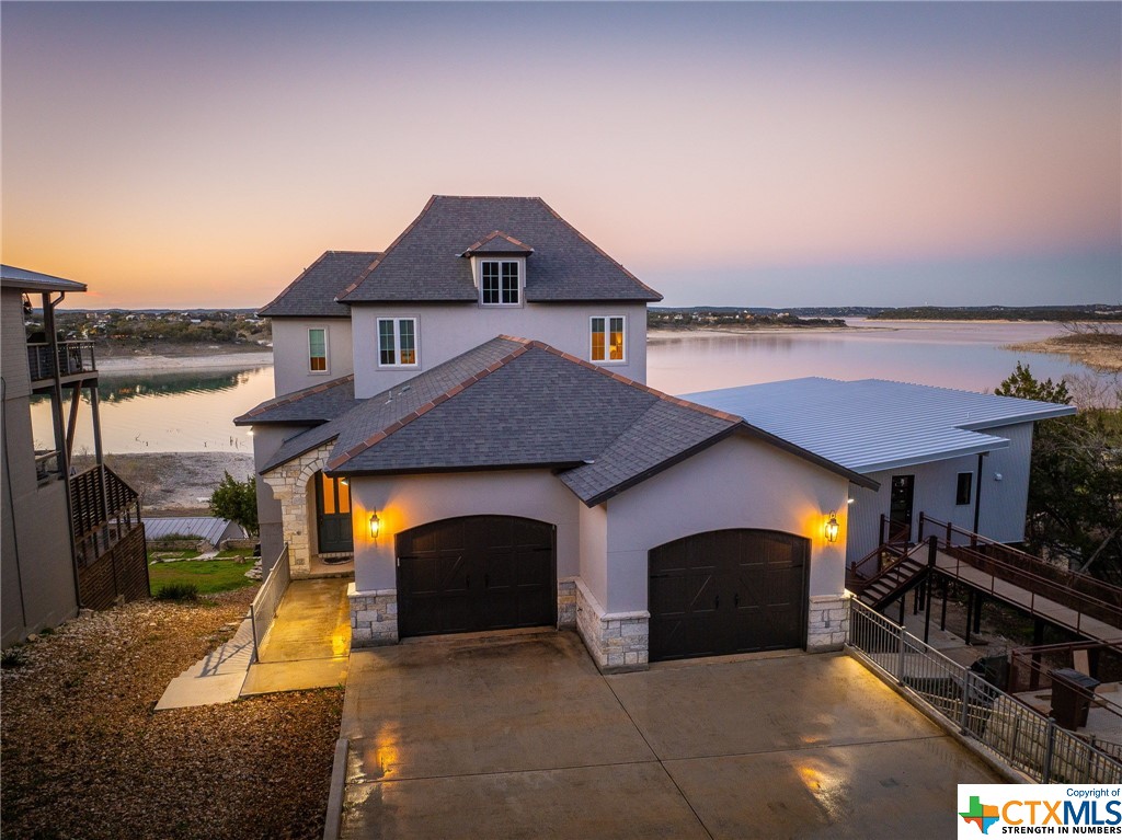 961 Hillcrest Forest