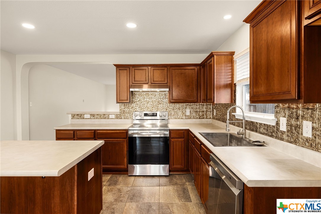 232 Roadrunner Avenue