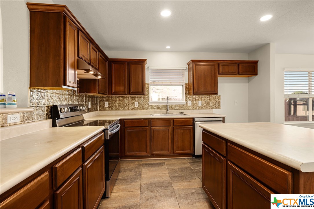 232 Roadrunner Avenue