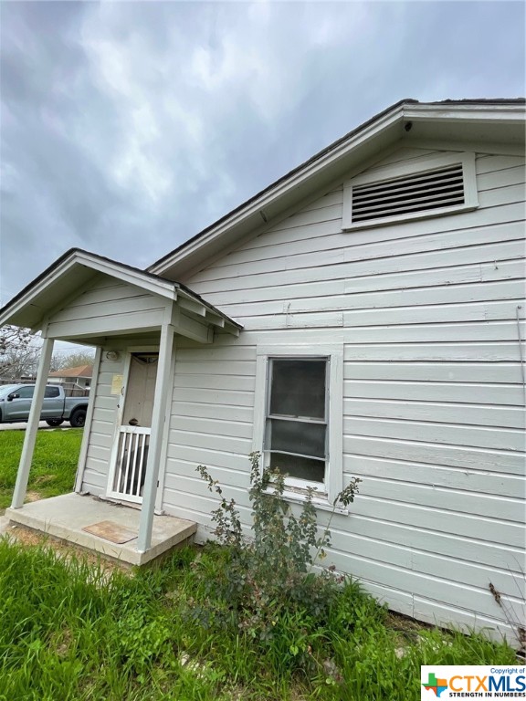 710 E New Braunfels Street