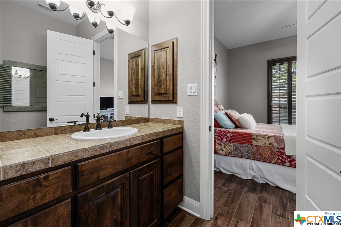 1211 Porto Point