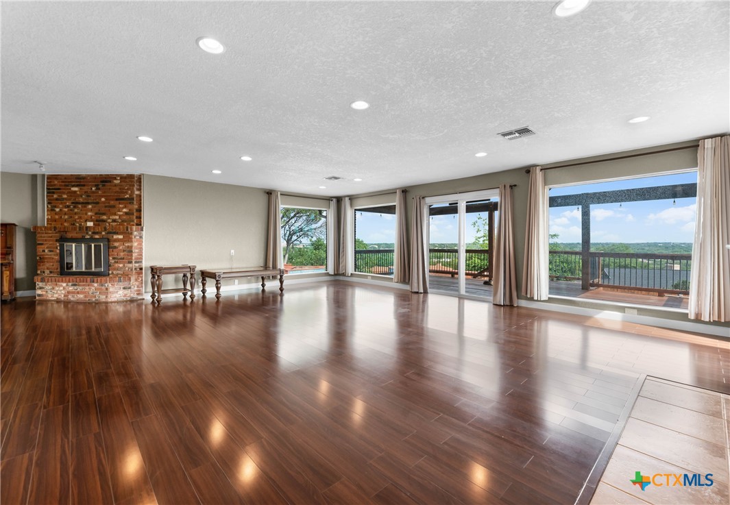 685 Floral Circle