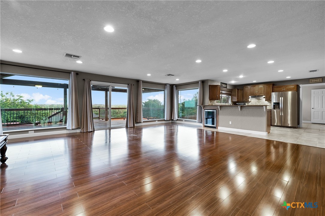 685 Floral Circle