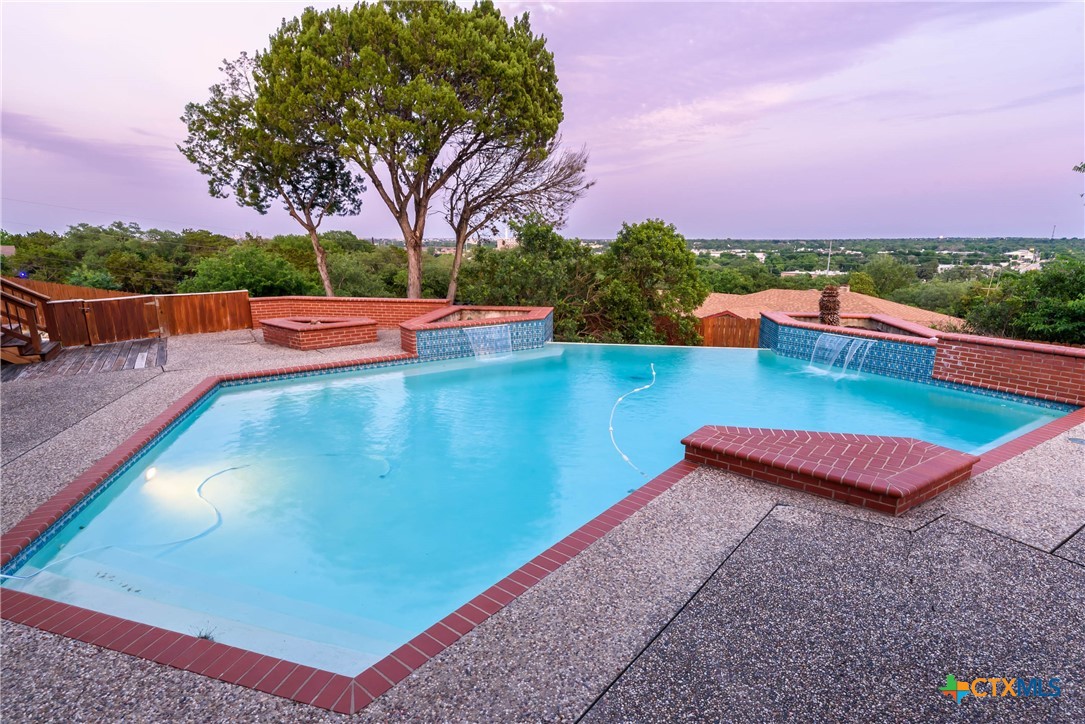 685 Floral Circle