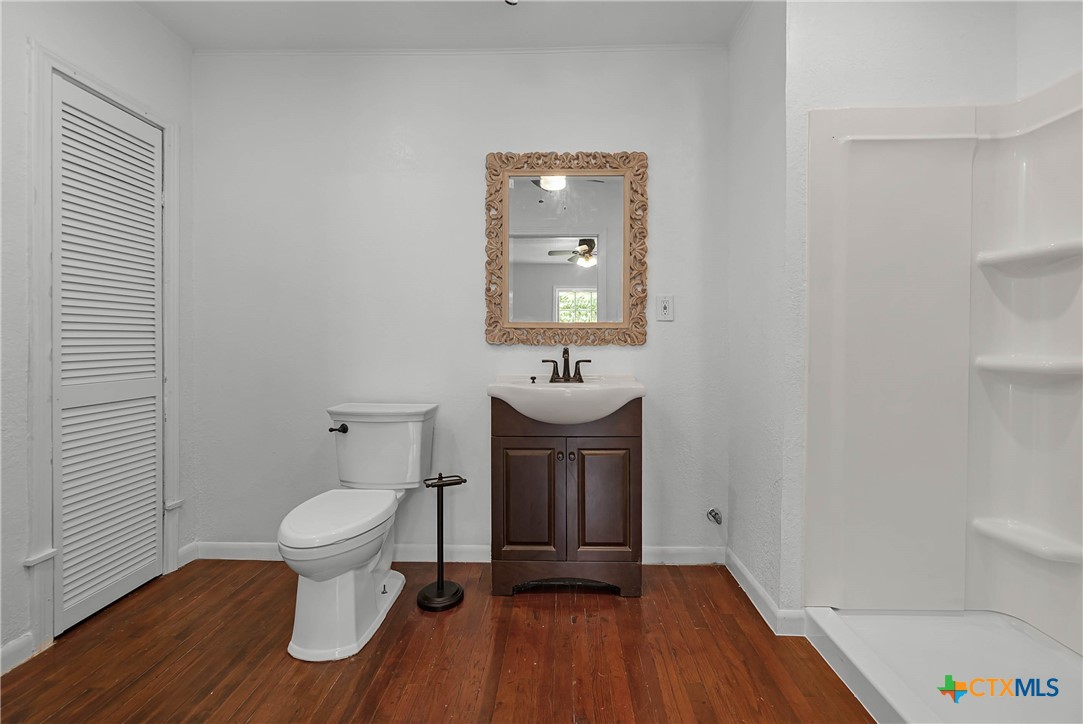 1031 E Walnut Street