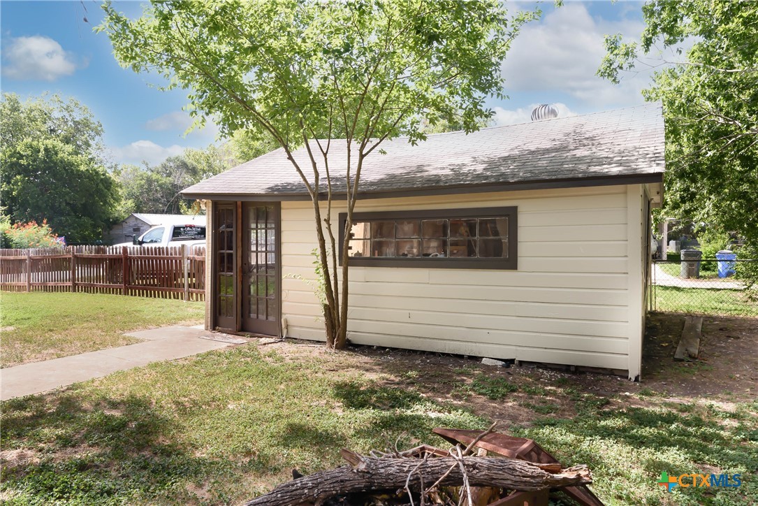 1031 E Walnut Street