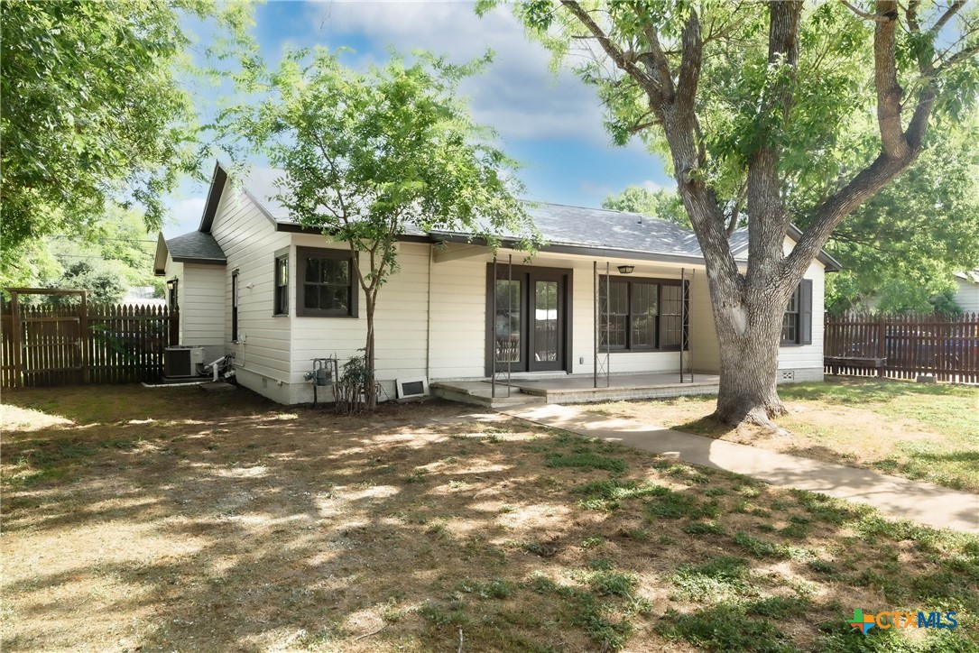 1031 E Walnut Street