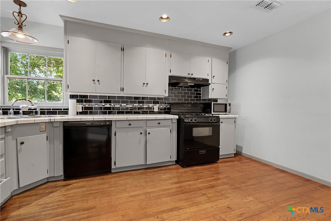 1031 E Walnut Street